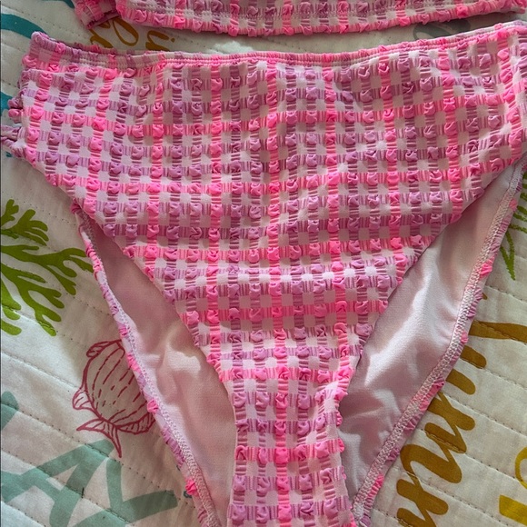 Pink Textured Bikini Set. Sz Medium . New with tags - Picture 2 of 7